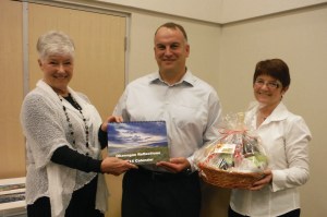 Janus Steyn accepts his 1st place prize.